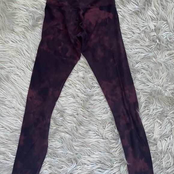 Lululemon Align 7/8 leggings in Burgundy Tie Dye - Picture 3 of 3